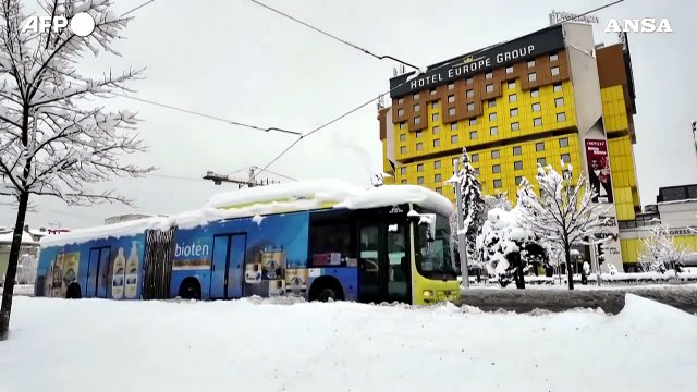 Abbondanti nevicate in Bosnia, strade in tilt e blackout elettrici