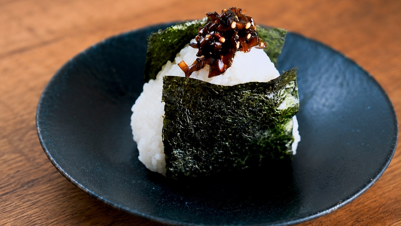 Japanese Rice Balls With Deep Kombu Flavor 🍚