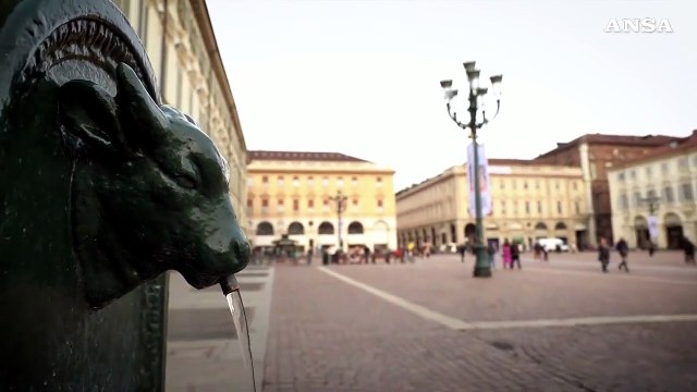 Viva Mattarella , torna a Torino striscione in piazza San Carlo