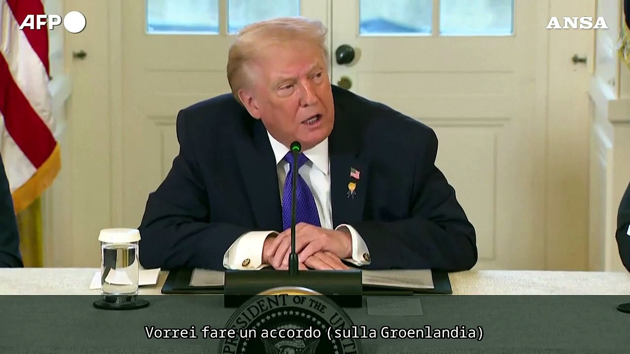 Trump sulla Groenlandia: "Vogliamo trovare un accordo facile, ma siamo pronti alle maniere forti"