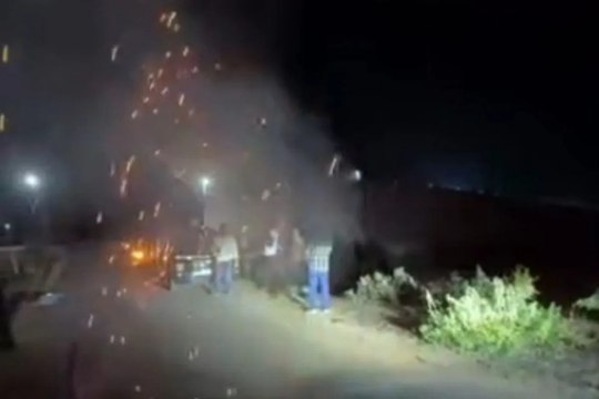 ये कैसा बर्थ-डे सेलिब्रेशन? हाई कोर्ट ने कर रखा है मना, फिर भी बीच सडक़ कार पर काटा केक