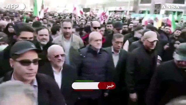 Migliaia a Teheran manifestano per la Repubblica islamica