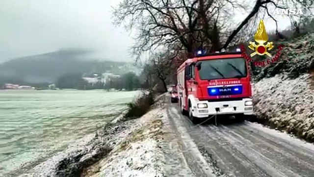 Maltempo, allerta neve nelle Marche: oltre 100 interventi dei vigili del fuoco