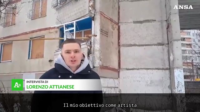 La distruzione dei bombardamenti russi nei quadri di un artista ucraino