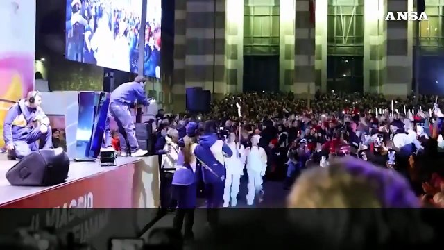 Milano Cortina 2026, la fiamma olimpica illumina Brescia