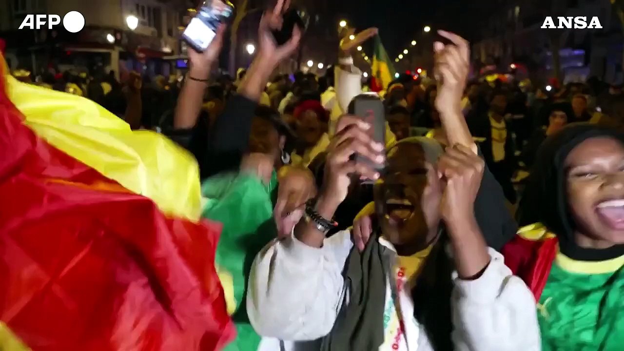 Coppa d'Africa: senegalesi in festa a Parigi per la vittoria tra tamburi e fuochi d'artificio