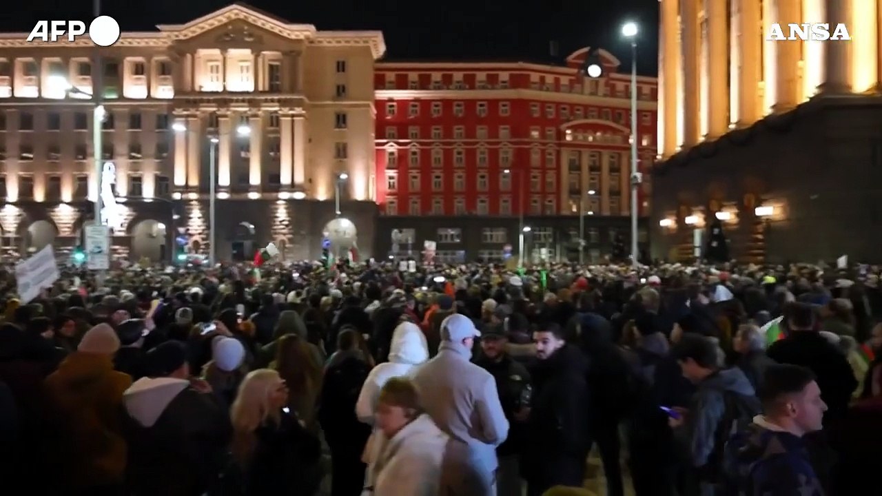 In Bulgaria nuove proteste, migliaia in piazza contro il governo accusato di corruzione