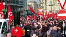Torino, 15mila in marcia verso il quartiere dove c'era Askatasuna