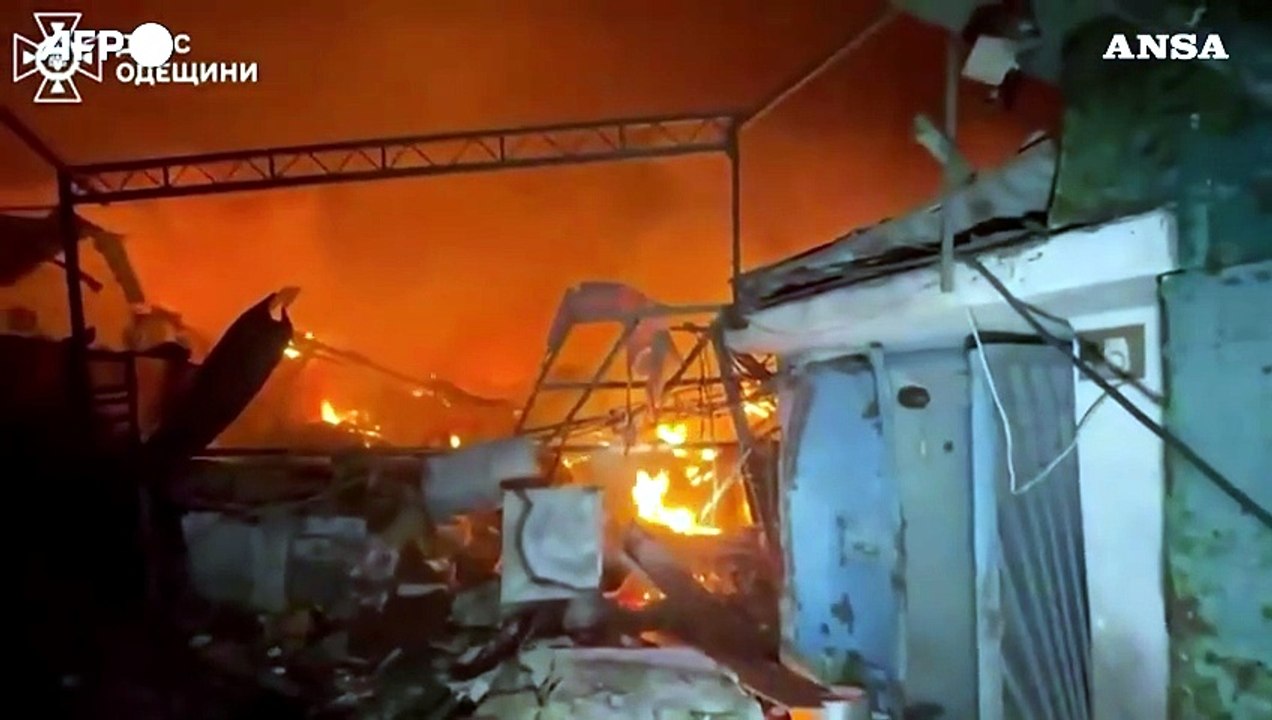 Ucraina, altra notte di diffusi attacchi russi con missili e droni