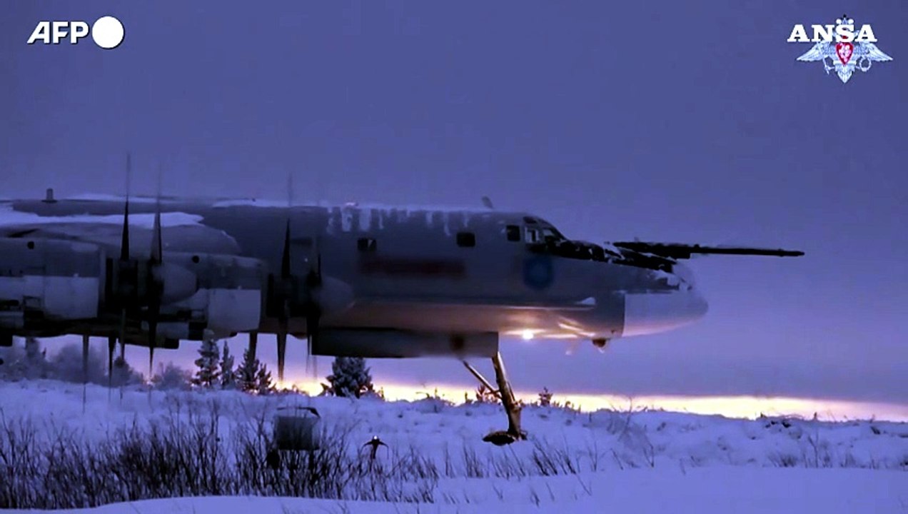 Bombardieri russi sorvolano i mari di Barents e Norvegia