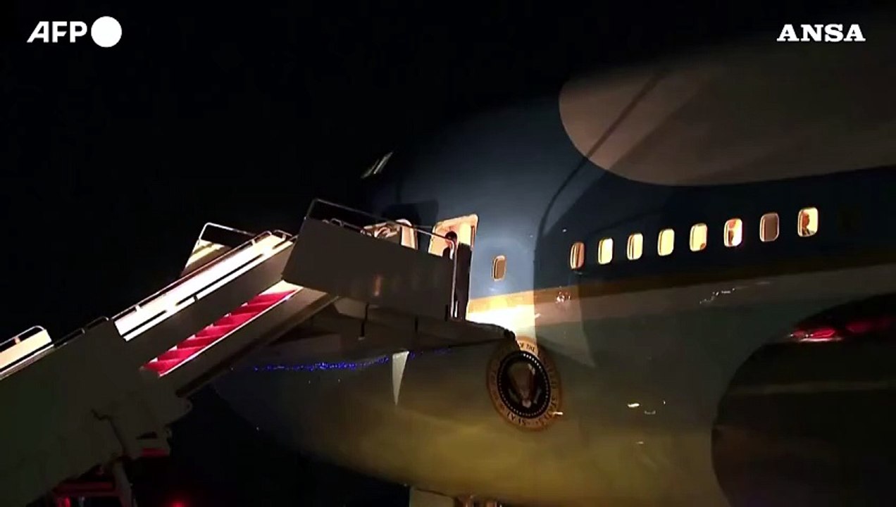 L'aereo di Trump diretto a Davos torna indietro, causa un problema elettrico