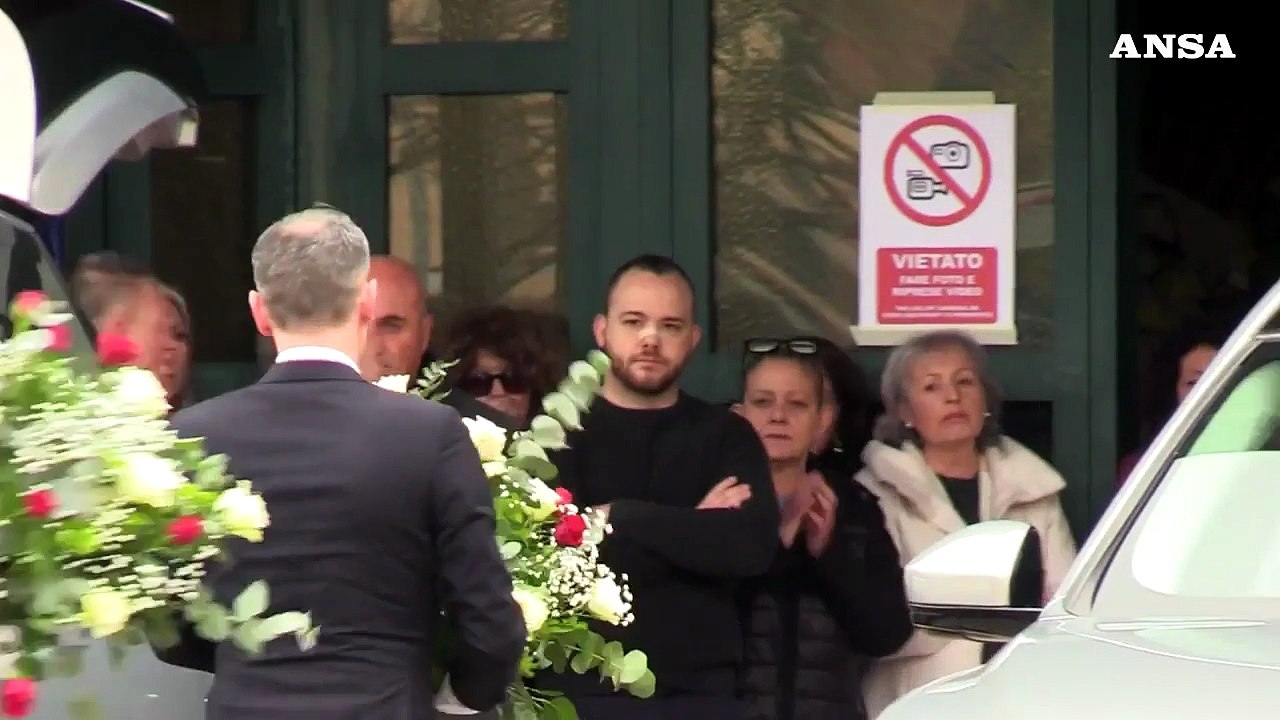 Anguillara, folla ai funerali dei genitori di Carlomagno