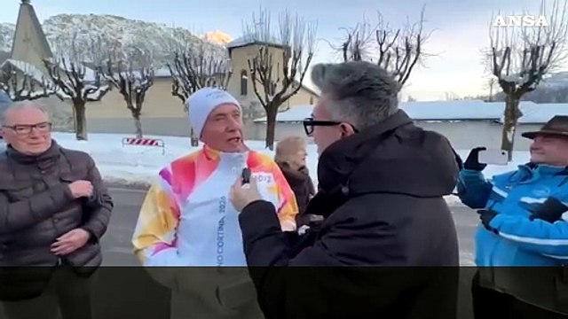 Milano Cortina, tedoforo 88enne fa il bis dei Giochi del '56
