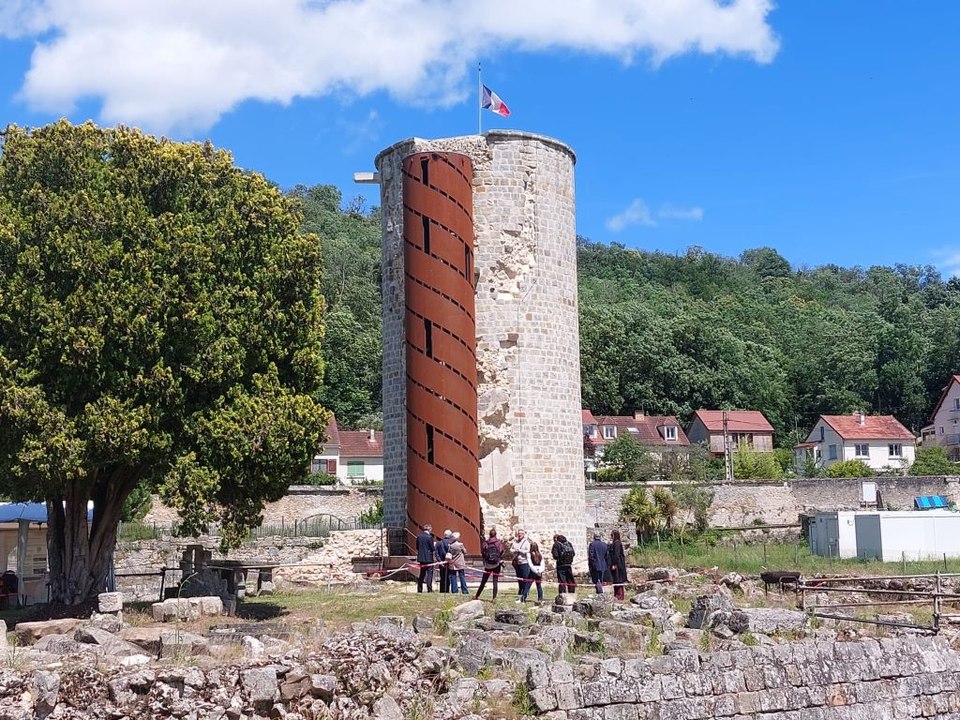 Essonne : après plus de trente ans de combat, cette tour médiévale retrouve toute sa splendeur après sa rénovation
