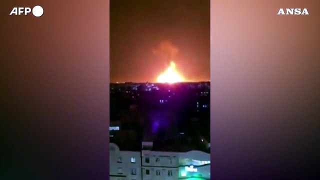 Iran, raid Israele-Usa colpiscono un deposito di carburante a Teheran: maxi incendio