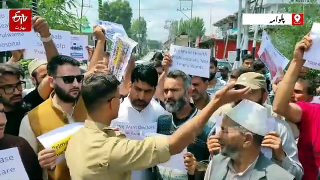 بی جے پی رہنما ارشد بھٹ کی لوک بھون تک پد یاترا کو پولیس نے آگے بڑھنے سے روک دیا