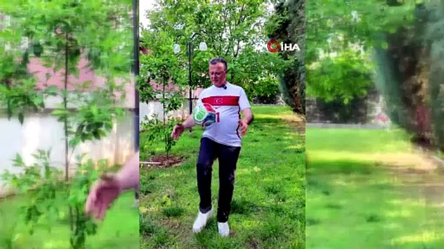 Kadınıyla erkeğiyle top sektirdiler, milli takıma moral verdiler | Ajansspor | IHA