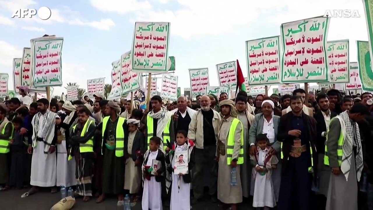 Yemen, mega-manifestazione in solidarieta' con l'Iran e i palestinesi