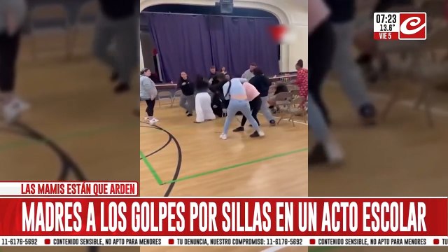 Madres se agarraron a las trompadas en pleno acto escolar