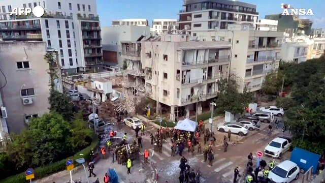Tel Aviv, missile iraniano colpisce un edificio: quattro feriti
