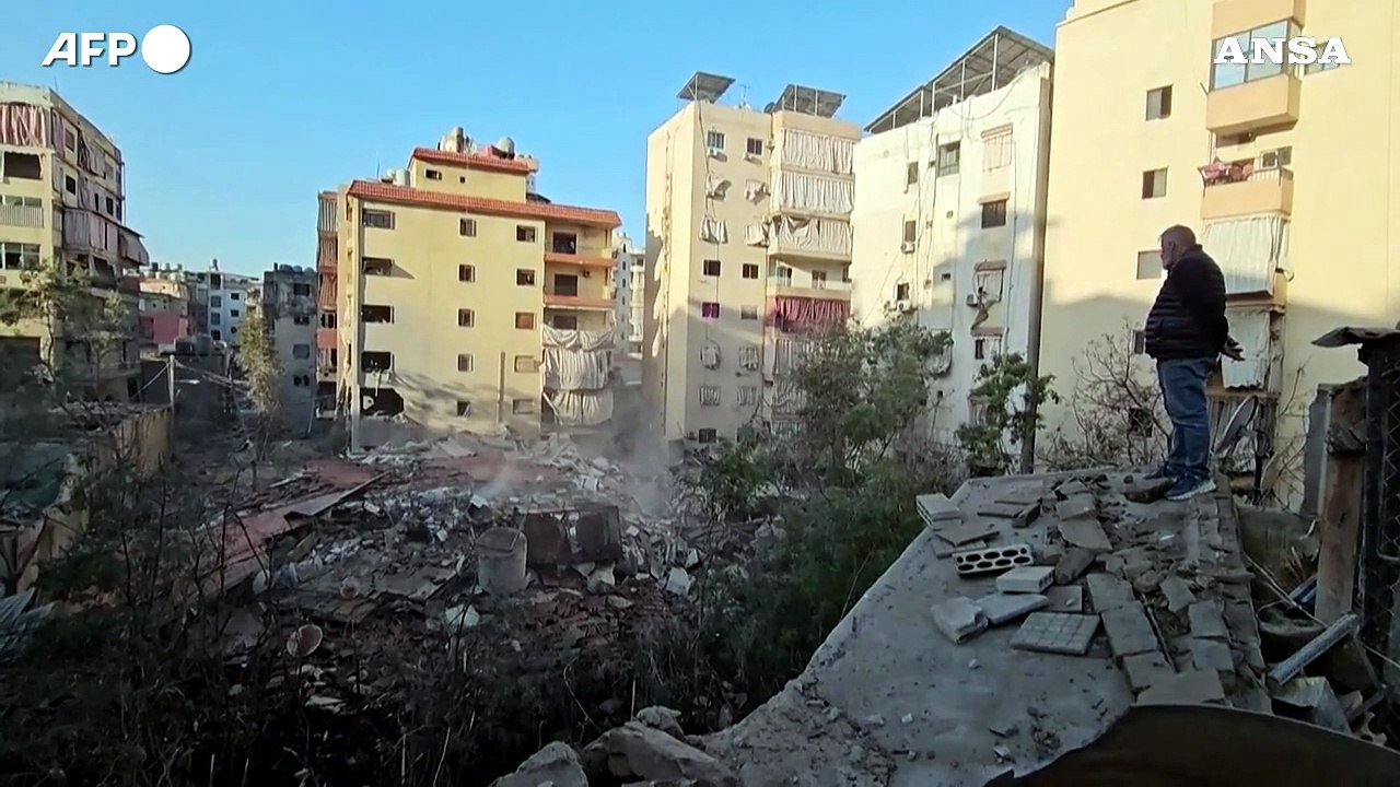 Raid in Libano, tra le macerie nel sud di Beirut