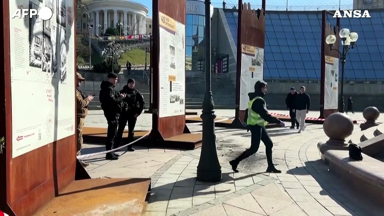 Ucraina, frammenti di drone russo su piazza Maidan a Kiev