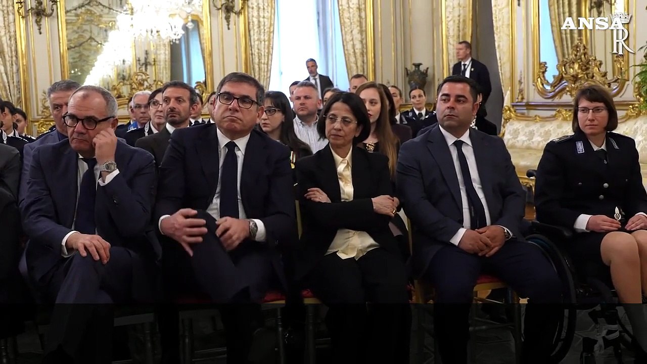 Mattarella: "I suicidi in carcere sono una sconfitta dello Stato"
