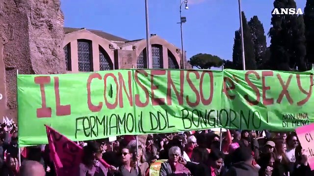 Corteo a Roma contro il Ddl Bongiorno: Senza consenso e' sempre stupro