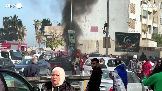 Libano, attacco dell'Idf su un'auto in pieno centro a Sidone: due morti