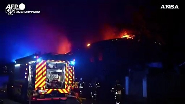 Scoppia incendio nella citta' ucraina di Khmelnytsky dopo un attacco di droni russi