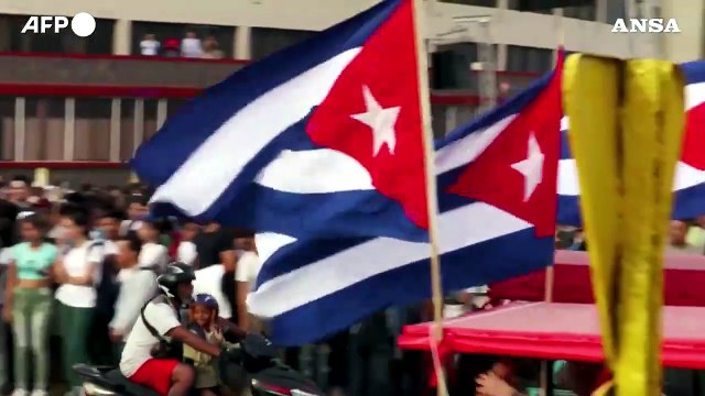 Cuba, la parata anti-imperialista sfila davanti all'ambasciata Usa all'Avana