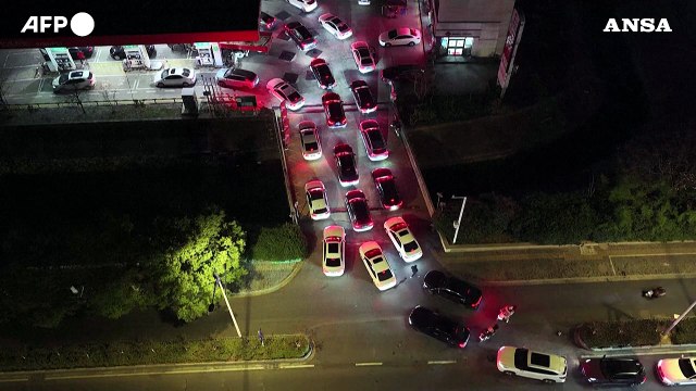 In Cina corsa ai distributori prima del rincaro dei carburanti