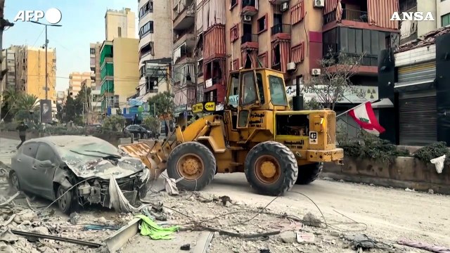 Attacchi israeliani nella zona sud di Beirut: incendi e distruzione