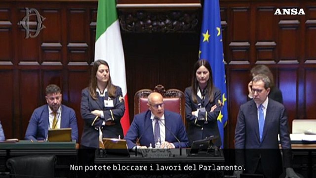 Dl sicurezza, opposizione occupa i banchi del governo alla Camera