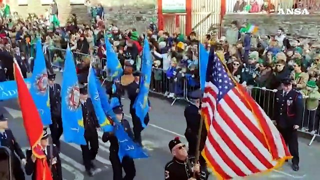 San Patrizio, Dublino si tinge di verde per la parata nazionale