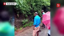 വിദ്യാർഥികളുടെ കുടയ്ക്ക് മുകളിലേക്ക് മൂർഖൻ പാമ്പ് വീണു, ദൃശ്യ