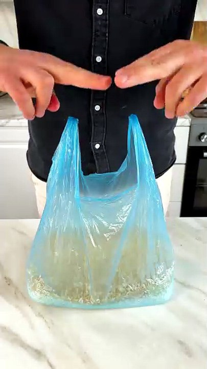 Easy Plastic Bag Knot Trick
