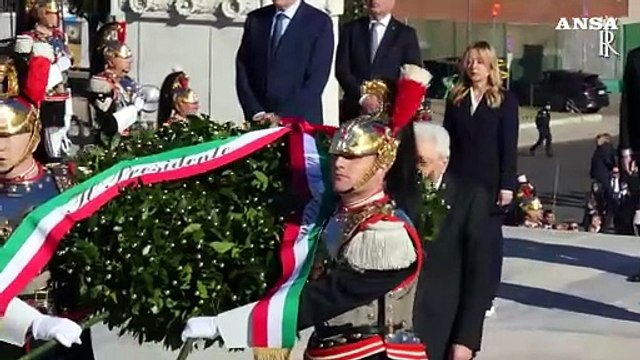 25 aprile, Mattarella all'Altare della Patria rende omaggio ai caduti