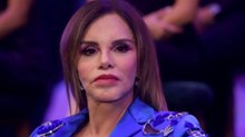 Lucía Méndez sufre caída durante conferencia de prensa