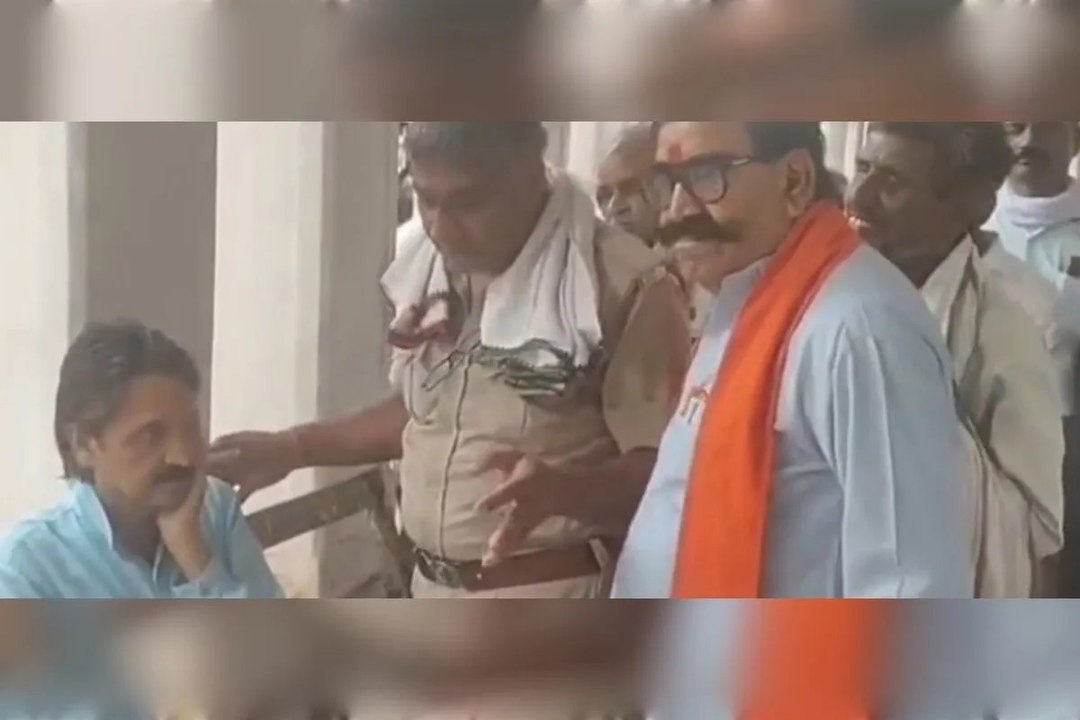 धर्मांतरण के आरोपी पादरी को पूर्व विधायक ज्ञानदेव आहुजा ने कोर्ट में जड़ा थप्पड़