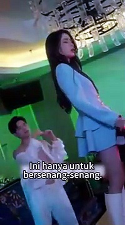Tunangku selingkuh, aku menerima lamaran CEO pesaing.dia diam-diam mencintaiku 10tahun, manjakan aku