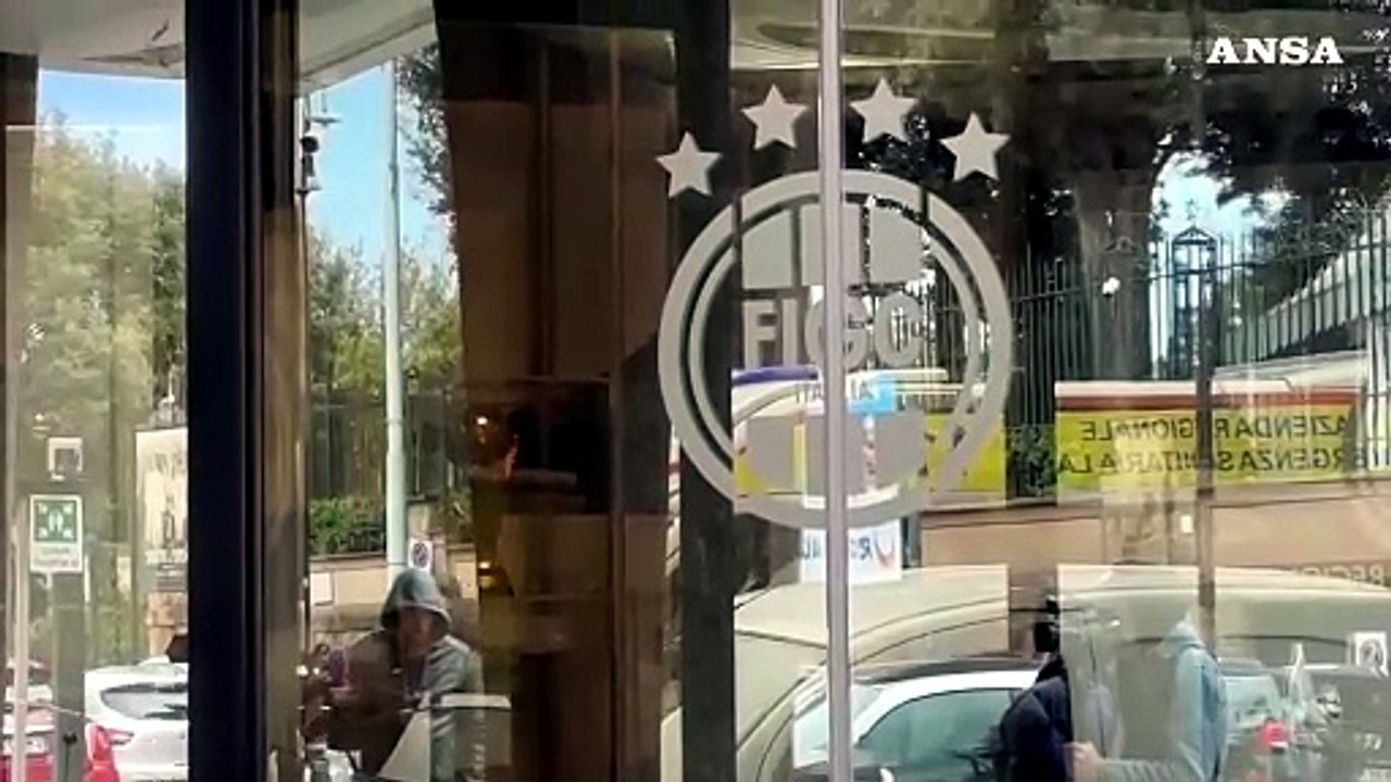 Nella notte lancio di uova sulla sede della Figc a Roma