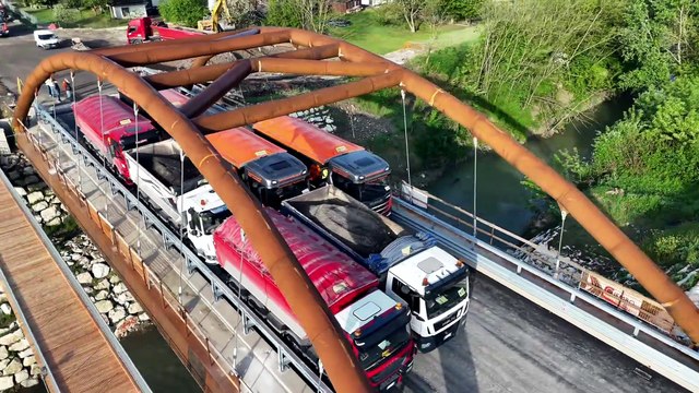 SORAGNA Ponte Di Castellina Superato Il Collaudo Statico Prove Di Carico Con 8 Camion Da 40 Tonnellate 005 Video