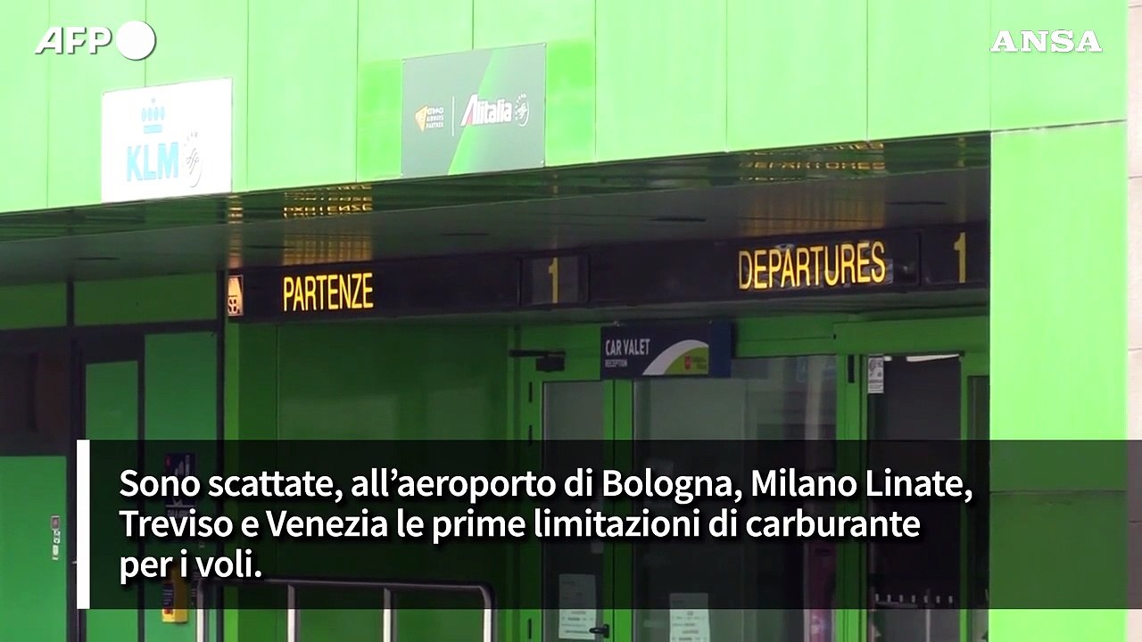 Scattano restrizioni sui carburanti per gli aerei in alcuni aeroporti italiani