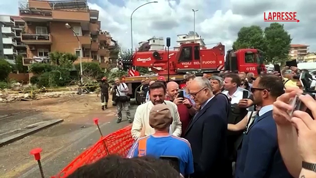 Roma, il sindaco Gualtieri sui luoghi del tornado