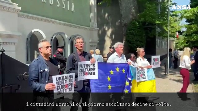 Biennale, davanti al padiglione russo suonano le sirene antiaeree ucraine