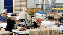 Monte Faeta, i cittadini evacuati mentre sono in azione Canadair ed elicotteri