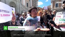Presidio in piazza del Campidoglio per la "bimba prelevata e portata dal padre'