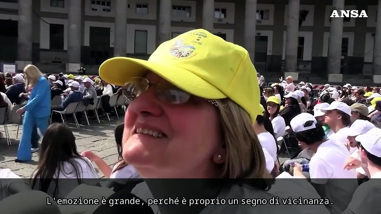 Napoli, le voci dei fedeli in attesa del Papa in piazza Plebiscito