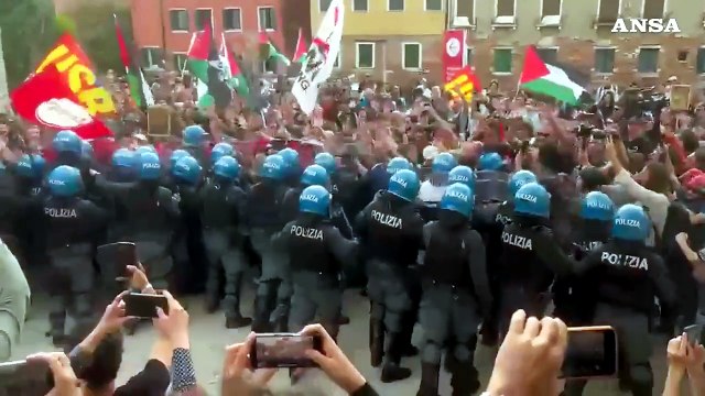 Venezia, tensioni al corteo contro la presenza di Israele alla Biennale